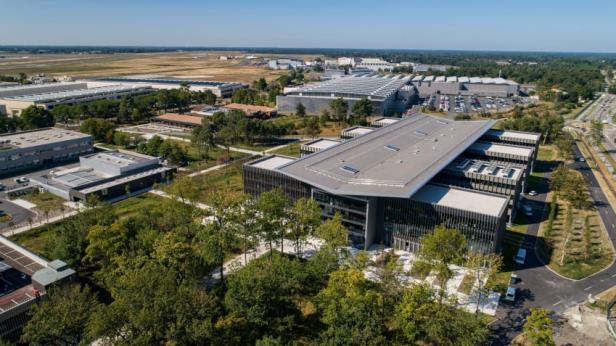 Dassault poursuit ses investissements à Mérignac