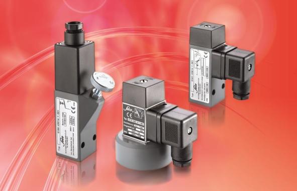 Mechanical pressure switches with changeover contact and square body 30, from Suco