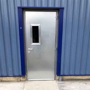 Fire-resistant and burglar-proof metal doors
