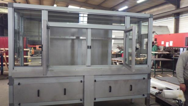 SOUNDPROOFING HOOD FOR PACKAGING MACHINE