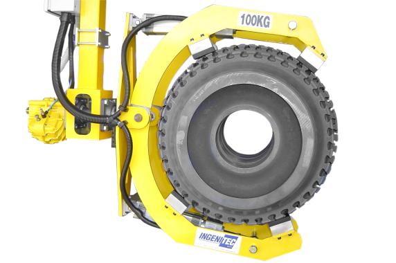INGENITEC - Wheel handling clamps by pneumatic clamping