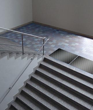 Dalle podotactile en caoutchouc